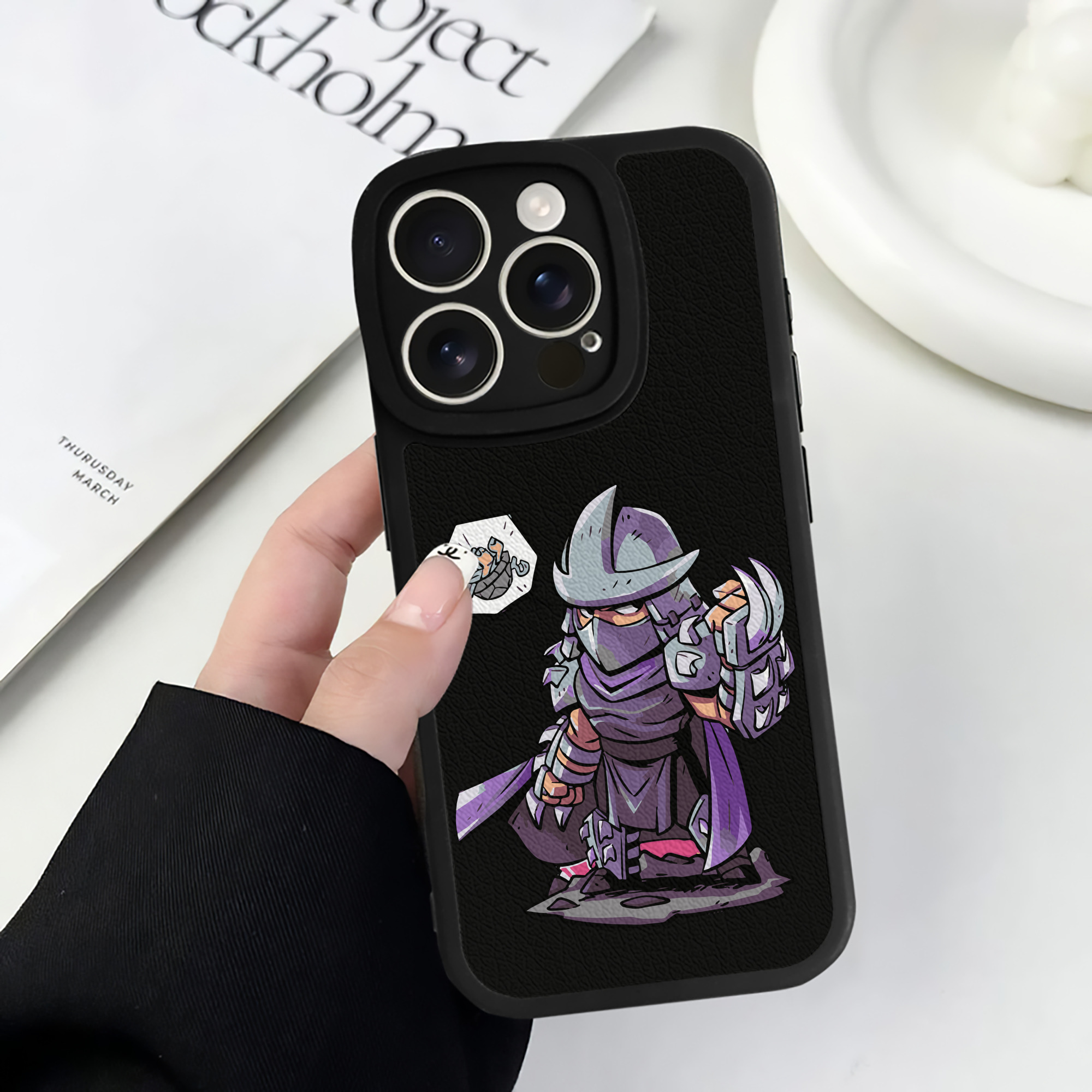 （画像用） アベンジャーズ The Avengers 【iPhone 16シリーズ対応】シリコンスマホケース（レザー調） 材質：シリコン